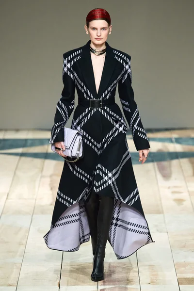Look 3